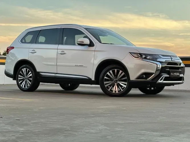 Mitsubishi Outlander HPE-S 2.2 Diesel 4X4 Aut. 2021