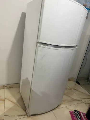 Vende-se geladeira consul
