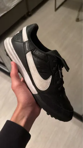 Chuteira Nike Society