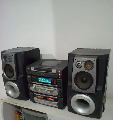 Aiwa zr997 3400 wts PMPO e 340 wts RMS funciona rádio FM e auxiliar