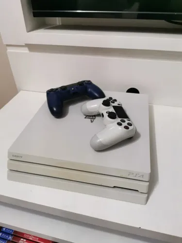 PS4 Pro Edição especial 1TB