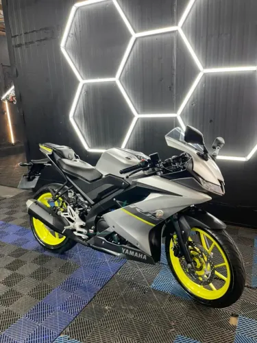 YAMAHA R15 ABS - PRATICAMENTE ZERO