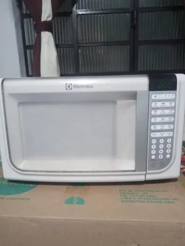 Microondas Eletrolux de 31 litros de 110,V