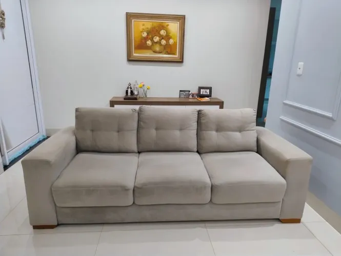 Sofá de estrutura boa