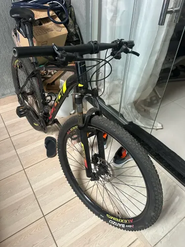 Bicicleta Oggi Big Wheel 7.0 Aro 29 - Câmbio Shimano e Freio a Disco