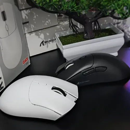 Mouse Gamer Sem Fio Attack Shark R1 Preto e Branco 18000 DPI Bluetooth e 2.4G