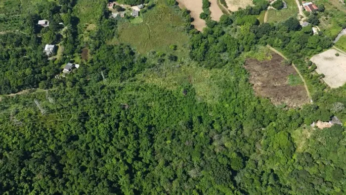 Sitio com agua própria certificada em Piabetá