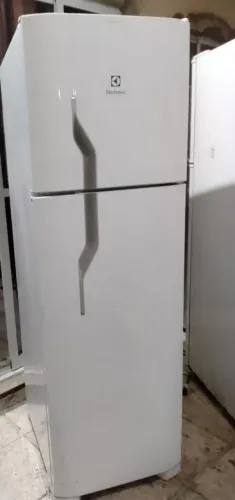 Vendo geladeira funcionando perfeitamente com garantia