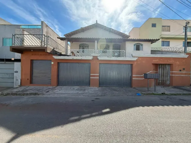 Casa 4 Dormitórios para venda em Betim - MG