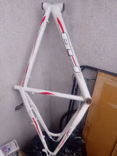 Quadro de alumínio aro 26 fib