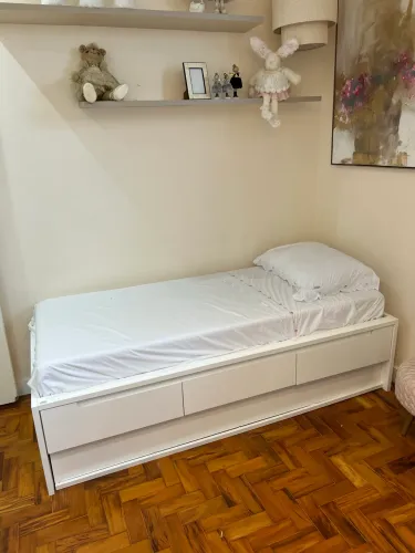 Cama com 3 gavetas e cama auxiliar