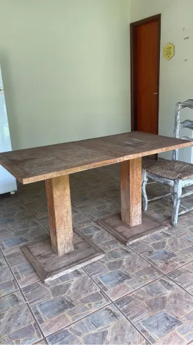 ? Mesa rústica de madeira maciça