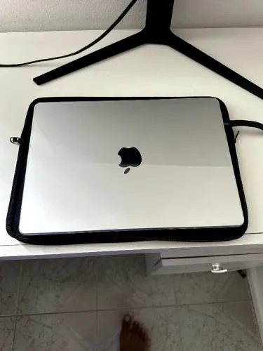 Macbook M4 Pro 24gb de RAM 512gb de SSD e Tela de 14,2" - Garantia até 31 de janeiro de 27