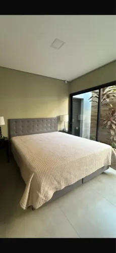 Cama king box com o painel