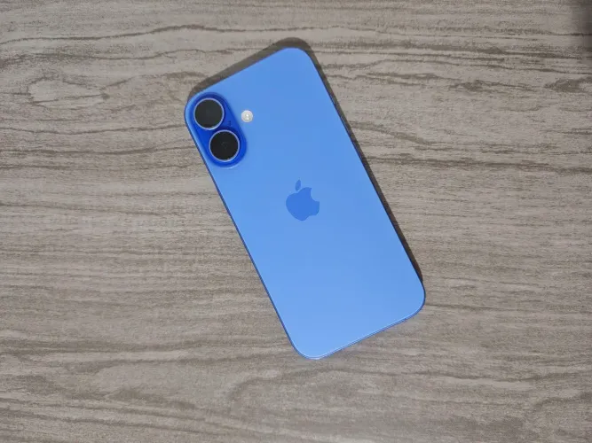 Iphone 16 128gb ainda na garantia bateria 98%