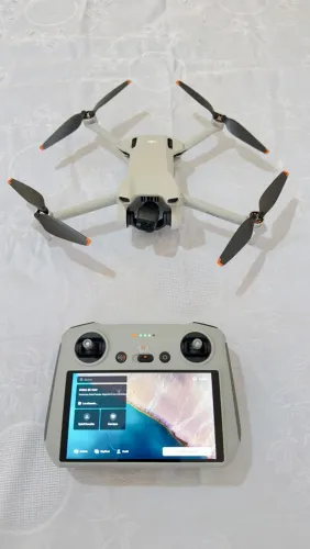 Drone DJI Mini 3 Fly More Combo + Controle DJI RC com Tela - Impecável