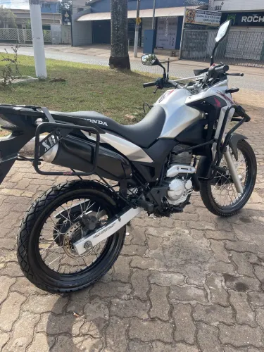 Xre 300 ano 2021