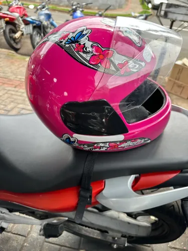 Capacete tamanho 56 sem nenhum detalhe