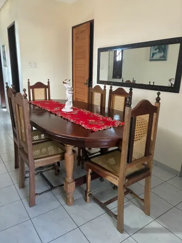 Mesa de jantar estilo colonial/rústico com 6 cadeiras