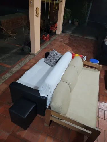 Sofás: sofa cama de casal  e sofa cama de solteiro. 
