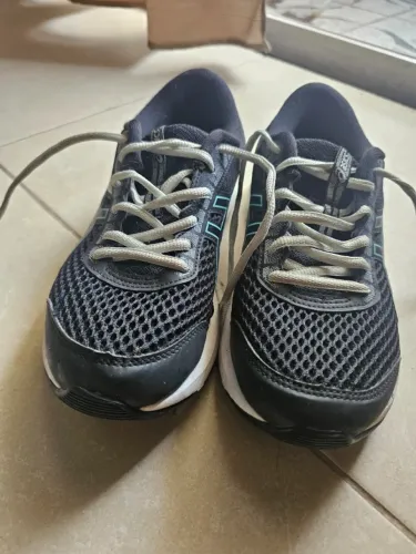 Tênis para caminhada/corrida. Número 36/37. Palmilha mede 28 cm. Entrego no metrô Tucuruvi