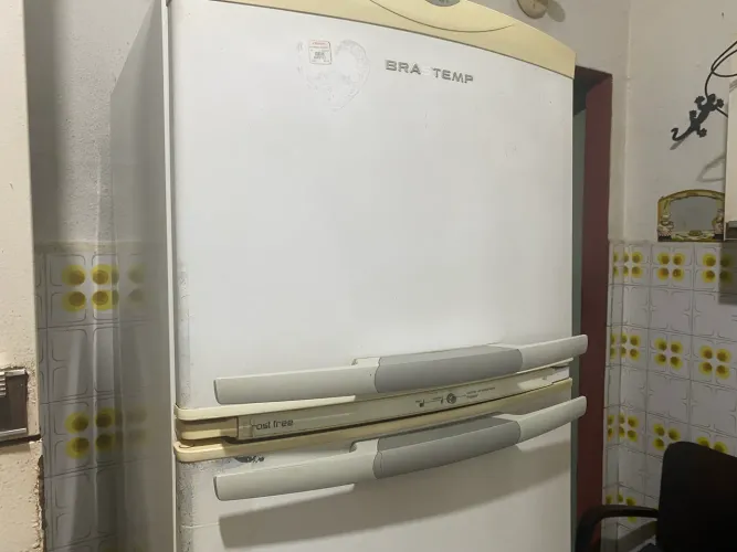 Geladeira Brastemp frost free , com defeito