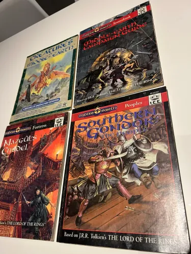 Lote de 4 livros de RPG Raros e importados - MIDDLES EARTH