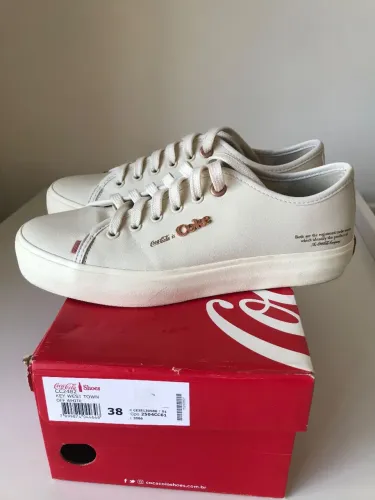 Tênis Coca-Cola tam 38 off-white