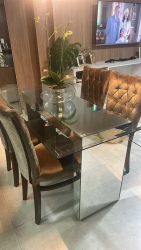 Mesa com cadeiras