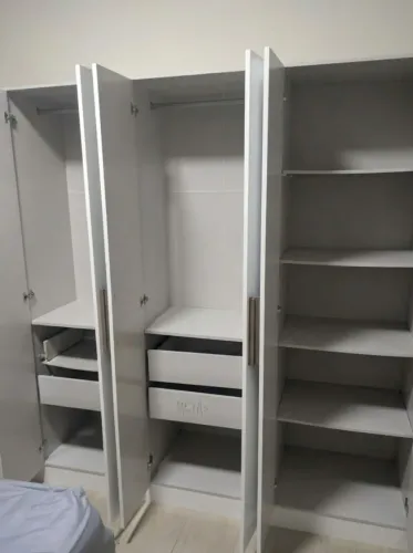 Guarda roupa 8 portas, branco , 1 ano de uso