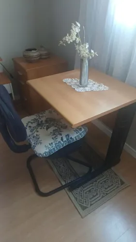Mesa,escrivaninha com cadeira de escritório