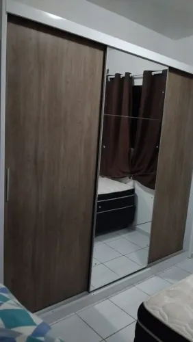 Guarda roupa casal super novo com espelho