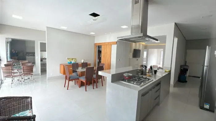 SOBRADO COM 4 QUARTOS, SENDO 3 SUITES À VENDA - 160m2 - COND PASSAREDO