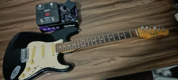 Guitarra + pedaleira