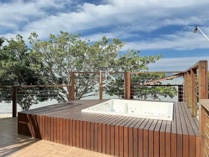 Casa a venda, 750m², 8 dormitórios, sendo 4 suíte, Praia de Fora - Palhoça - SC