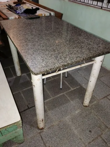 Mesa tampo granito