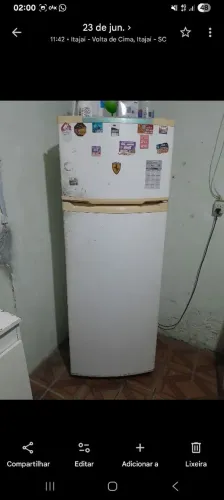 Vendo geladeira dúplex semi nova 700 reias