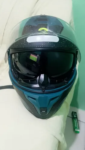 Vende se um capacete 