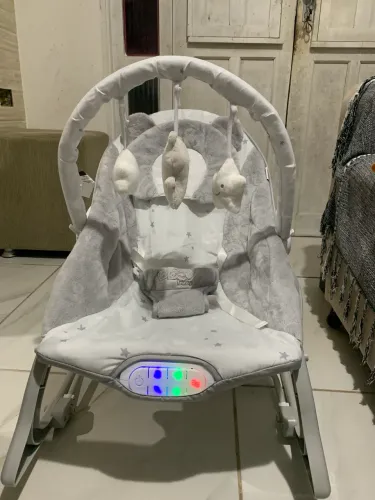 Cadeira de descanso musical urso polar 18kgs cor cinza e branco máxi baby