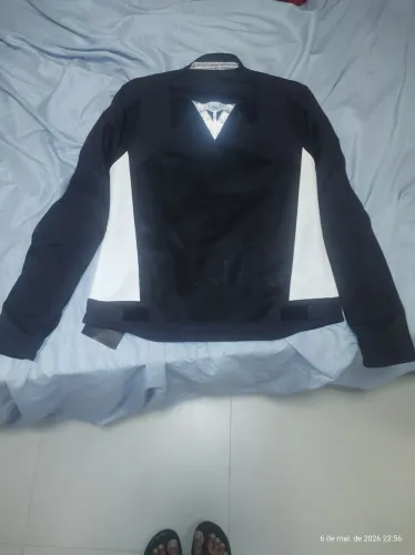 Jaqueta feminina Dainese Hydraflux 2 Air Lady D-Dry preta e branca com forro removível