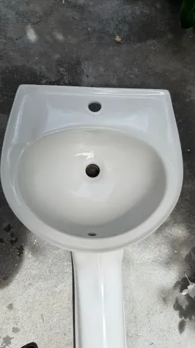 Pia de banheiro de porcelana