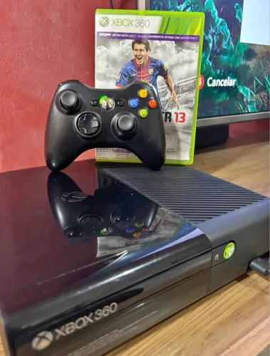 XBOX 360 S SLIN BLOQUEADO C/ 1 JOGO DE FUTEBOL