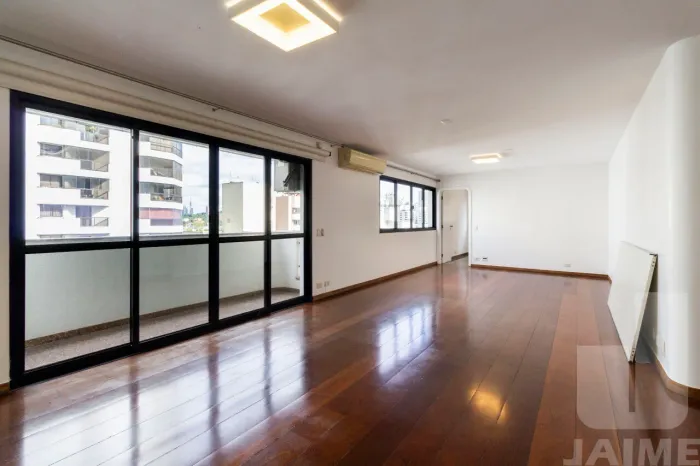 Apartamento 03 dormitórios, sendo 3 suites sala 3 ambientes 3 vagas em Higienópolis .