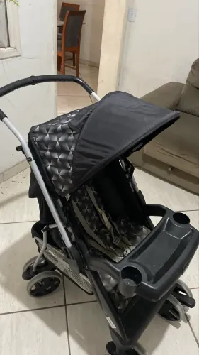 Carrinho de bebê + bebê conforto - perfeito estado