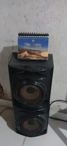 Vendo duas caixas de son potente e não barulhentoa