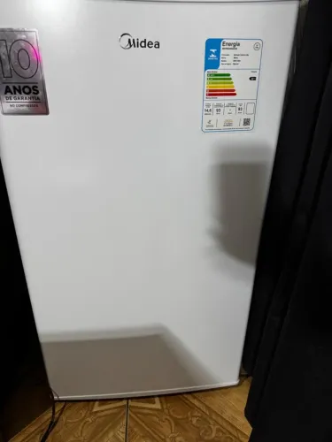 Vendo frigobar novíssimo 