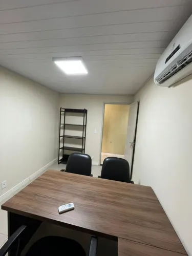ALUGA-SE SALA COMERCIAL MOBILIADA