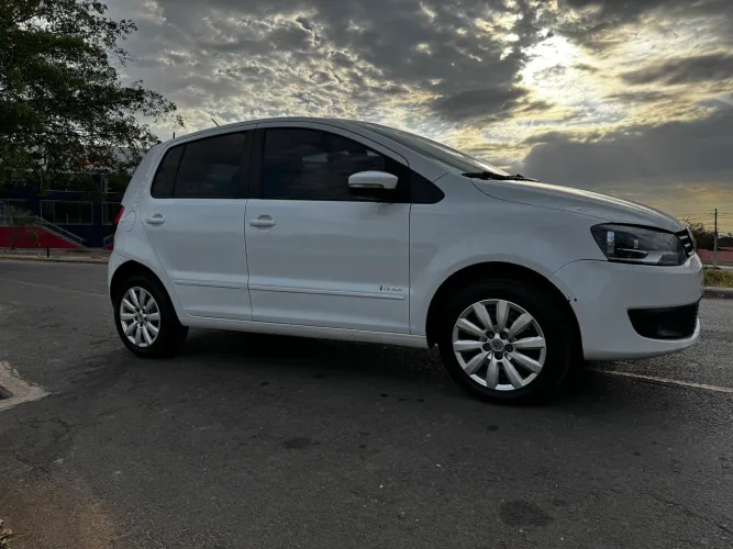 Volkswagen Fox 1.0 MI Total Flex 8V 5P 2013