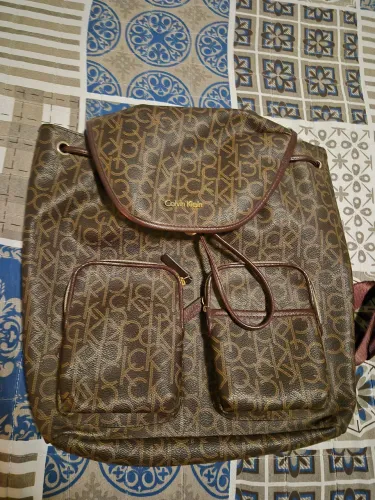 Linda e estilosa mochila Calvin Klein