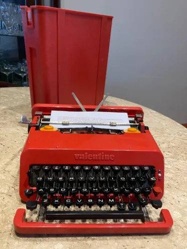 Máquina de escrever datilografar Olivetti Valentine